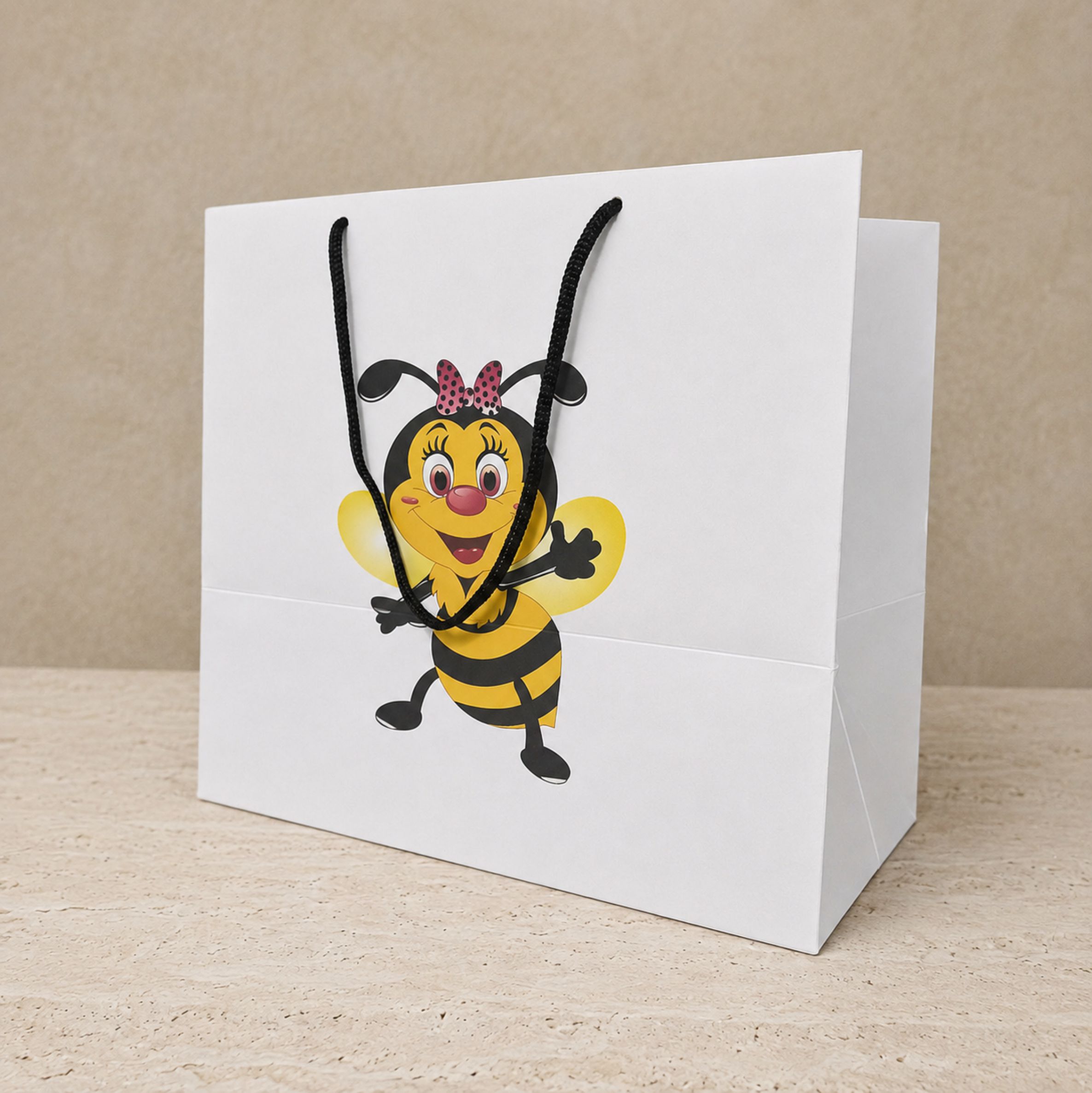 Sacola de Papel Personalizada 22x16x24 (vertical) - Imagem 8