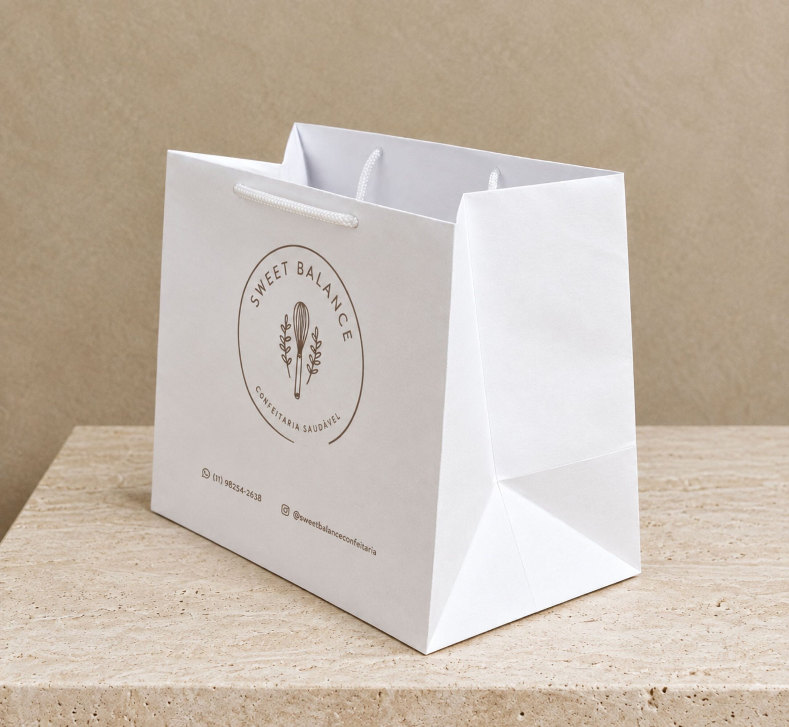 Sacola de Papel Personalizada 22x16x24 (vertical) - Imagem 10