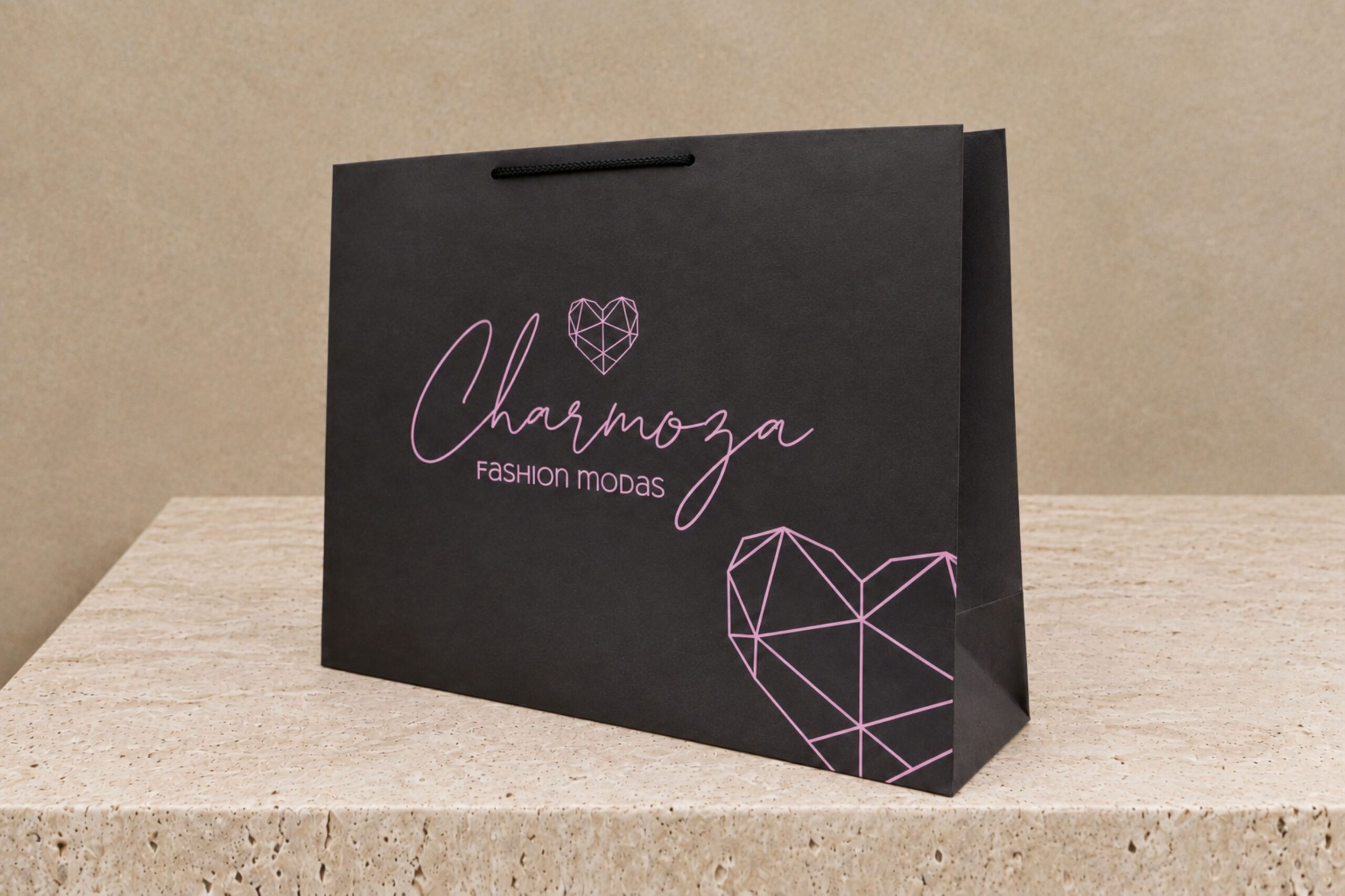 Sacola de Papel Preta Personalizada 25x12x33 (horizontal) - Imagem 3