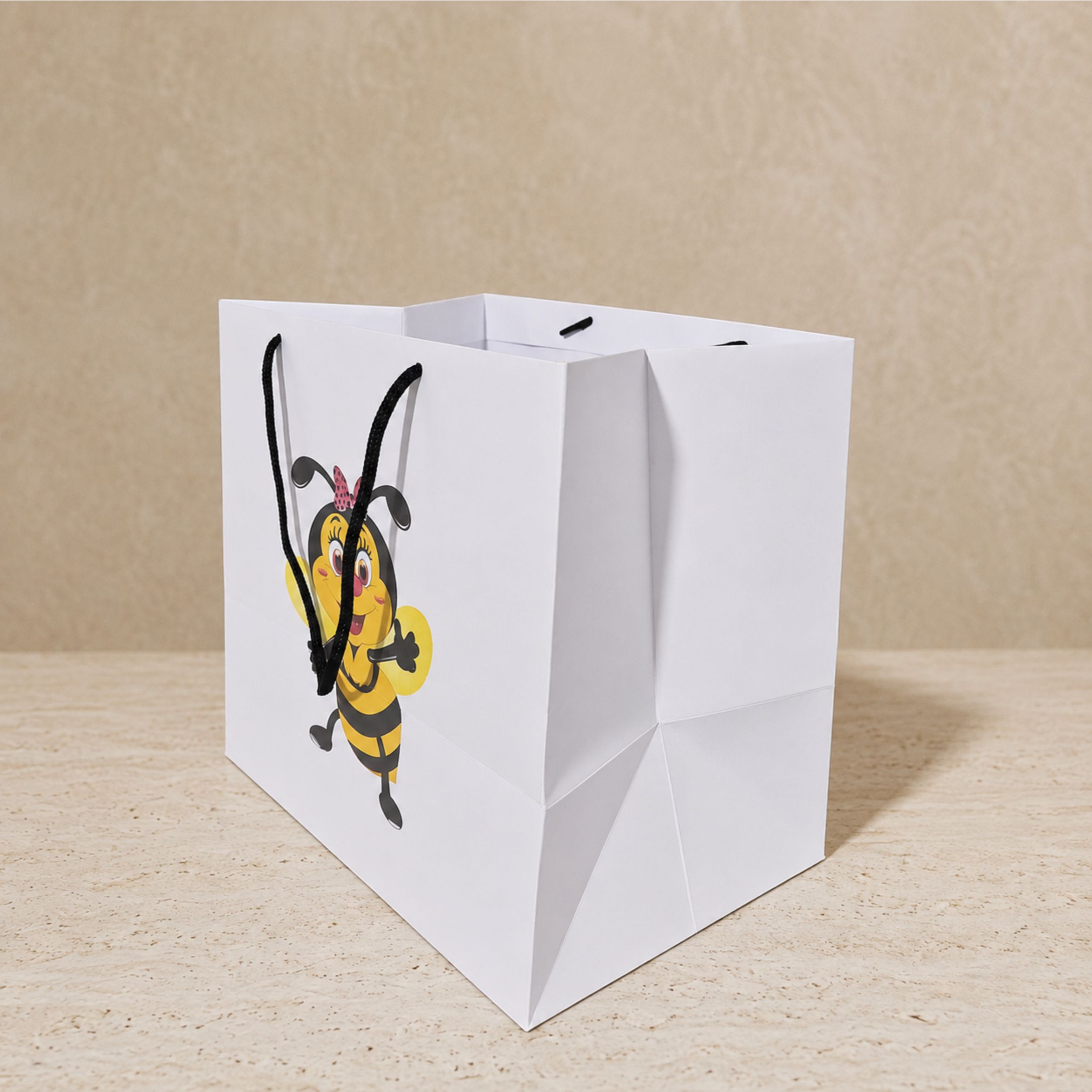 Sacola de Papel Personalizada 22x16x24 (vertical) - Imagem 5